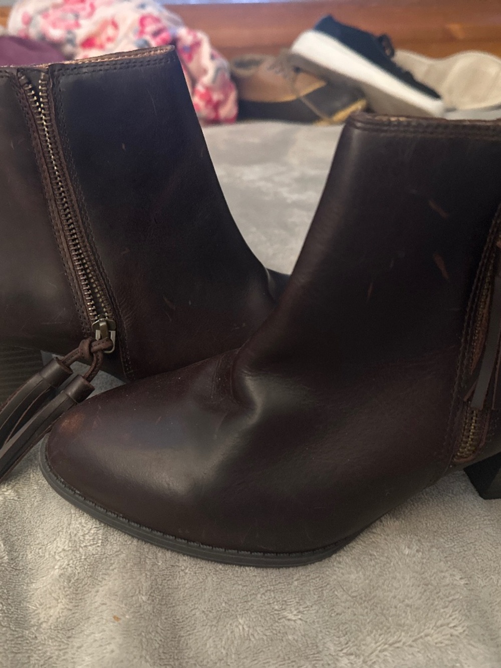 NWOT VIONIC LEATHER BOOTIES SZ 8 BROWN